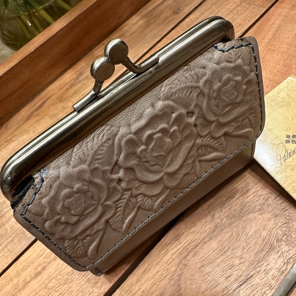 Patricia Nash Astor wallet NWT Safflower Blue Color (blue and grey) $79 small - Picture 4 of 15